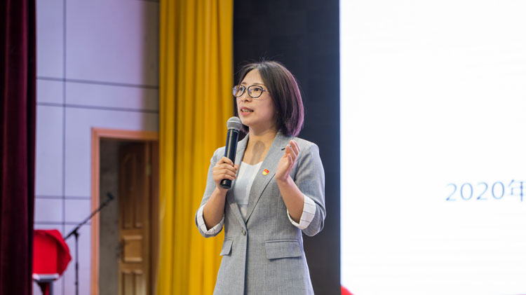 现场演讲照片.jpg 现场演讲照片.jpg