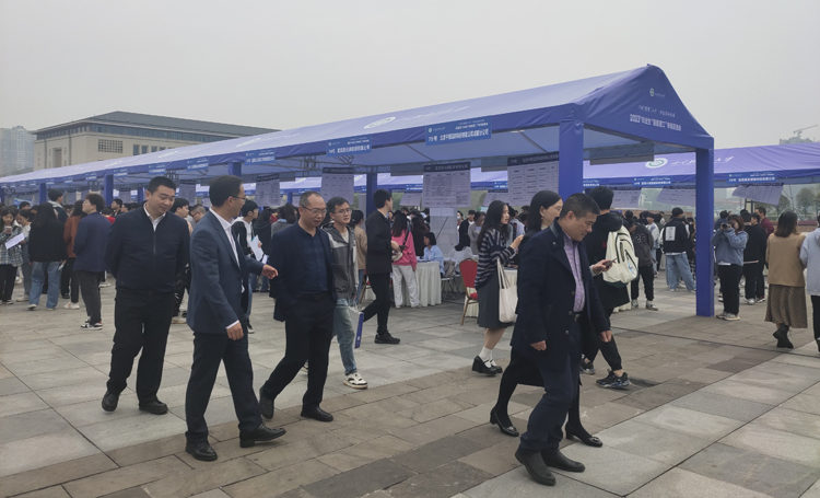 学校成功举办2023“智能理工”专场双选会 (4).jpg 学校成功举办2023“智能理工”专场双选会 (4).jpg