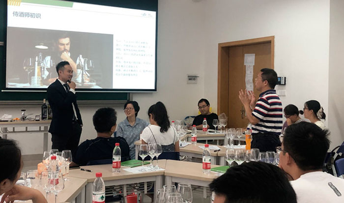 CAFA侍酒师国际认证一级课程在宜宾校区开讲.jpg