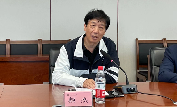 颜校.jpg 颜校.jpg