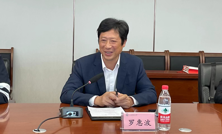 罗校.jpg 罗校.jpg