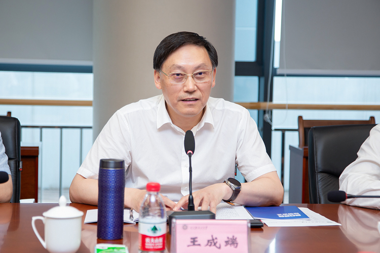 XCB_2511.jpg XCB_2511.jpg