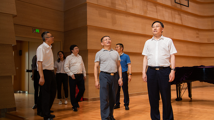 XCB_2435.jpg XCB_2435.jpg