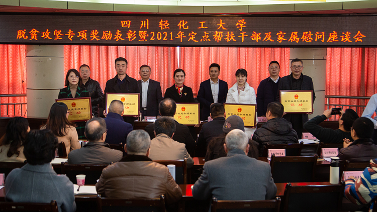 XCB_5961.jpg XCB_5961.jpg