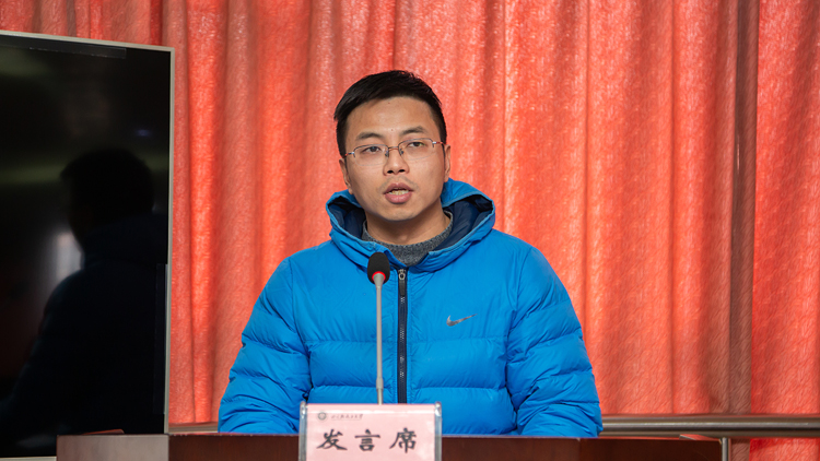 XCB_6004.jpg XCB_6004.jpg