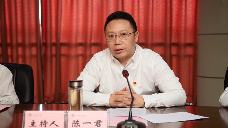 XCB_6512.jpg XCB_6512.jpg