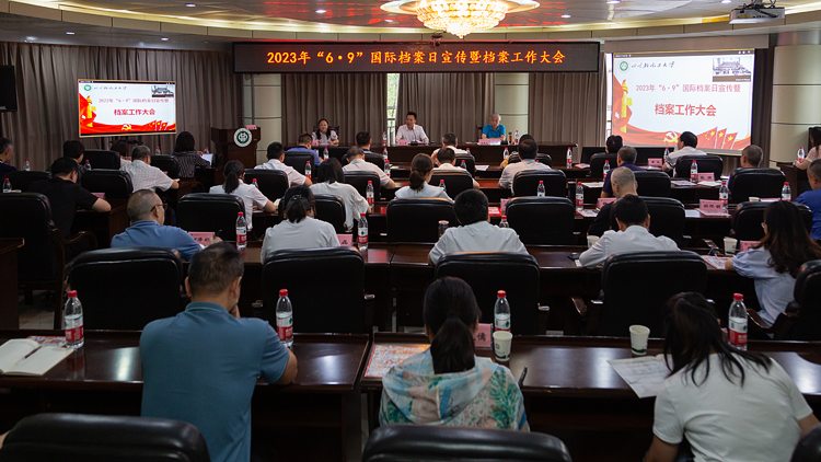 XCB_2240.jpg XCB_2240.jpg