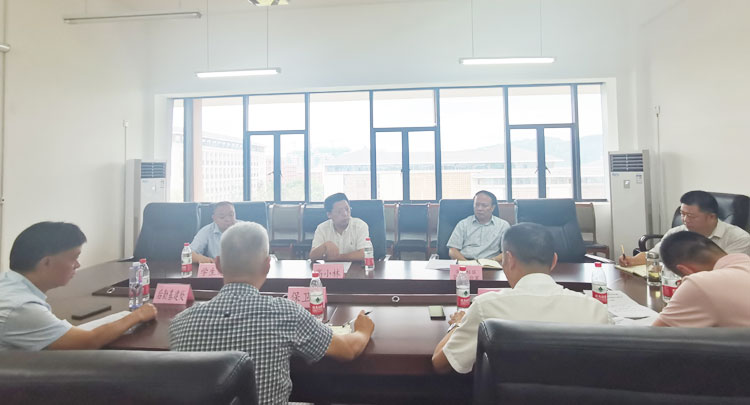 高小林副校长主持召开会议2.jpg 高小林副校长主持召开会议2.jpg