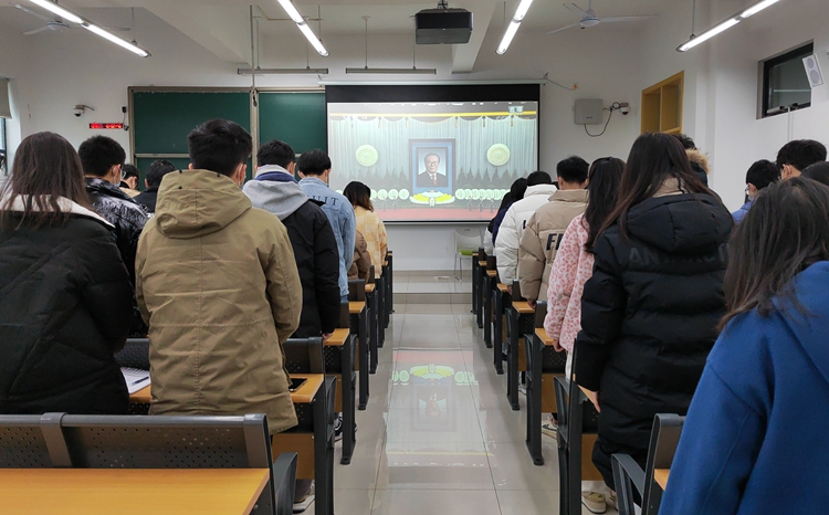 20221206自信学院师生深切悼念江泽民同志2.jpg 20221206自信学院师生深切悼念江泽民同志2.jpg