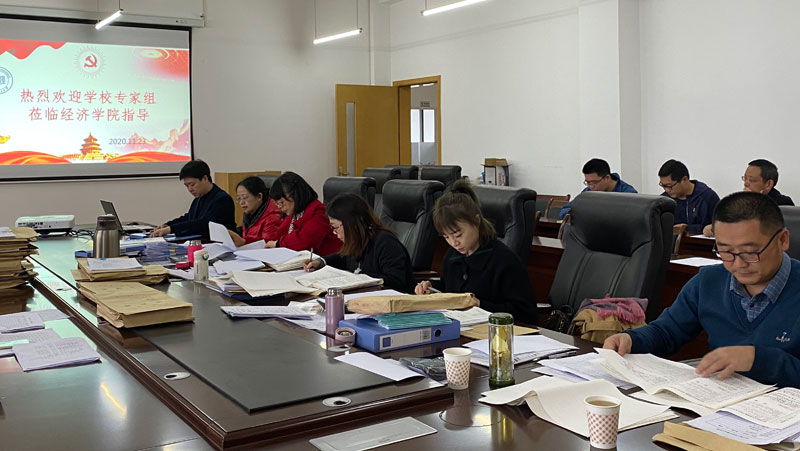 学校专家组莅临经济学院教学检查照片2.jpg
