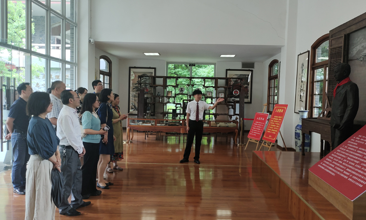 成都工业学院调研参观校史馆-传宣传部.jpg