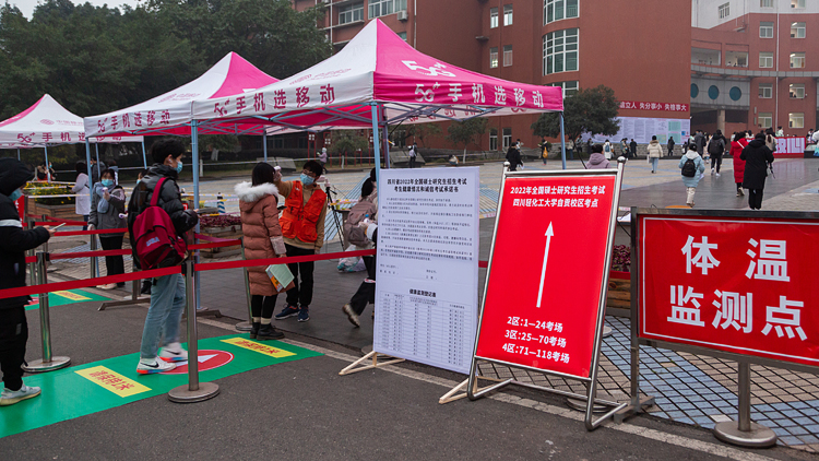 XCB_8985.jpg XCB_8985.jpg