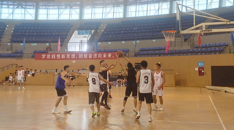 土木工程学院举行师生篮球友谊赛1.jpg