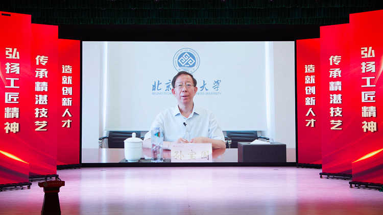 XCB_6209.jpg XCB_6209.jpg