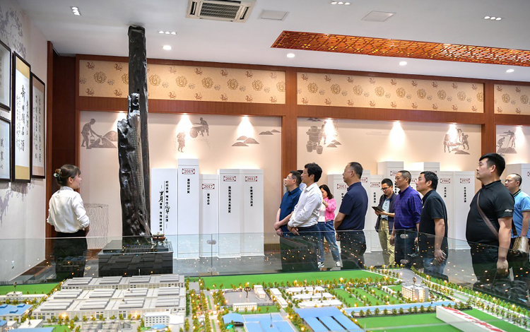 罗惠波副校长带队赴丰谷酒业公司、西科农业集团调研交流 (1).JPG 罗惠波副校长带队赴丰谷酒业公司、西科农业集团调研交流 (1).JPG