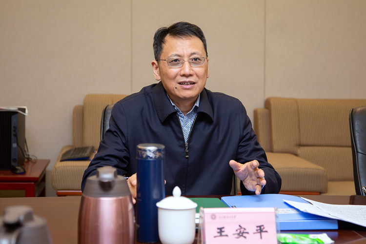 XCB_0546.jpg XCB_0546.jpg